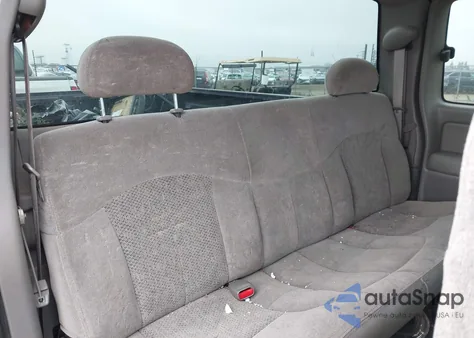 2000 Chevrolet Silverado 1500 Ls z USA, uszkodzony, nr VIN 1GCEK19T4YE376492